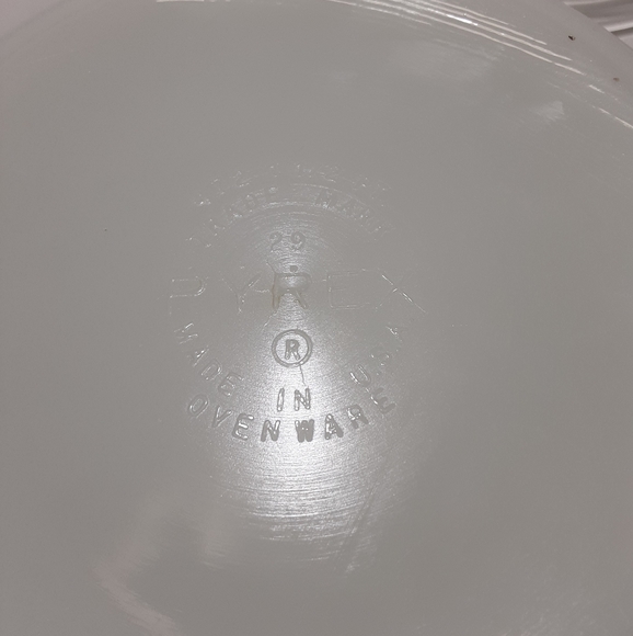 Vintage Pyrex Set - Picture 4 of 4